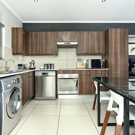 Epic Lifestyle Apartment Sandton Йоханесбург Екстериор снимка
